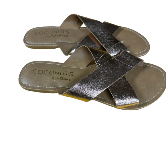 Coconuts By Matisse Women’s Rose Gold Colored Slip On Sandals Size 8 - Picture 3 of 5